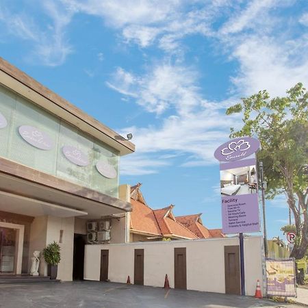 Life Emerald Hotel Surabaya Dış mekan fotoğraf