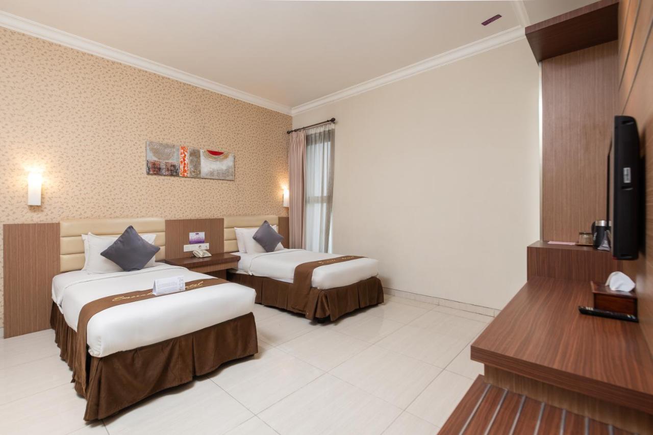 Life Emerald Hotel Surabaya Dış mekan fotoğraf