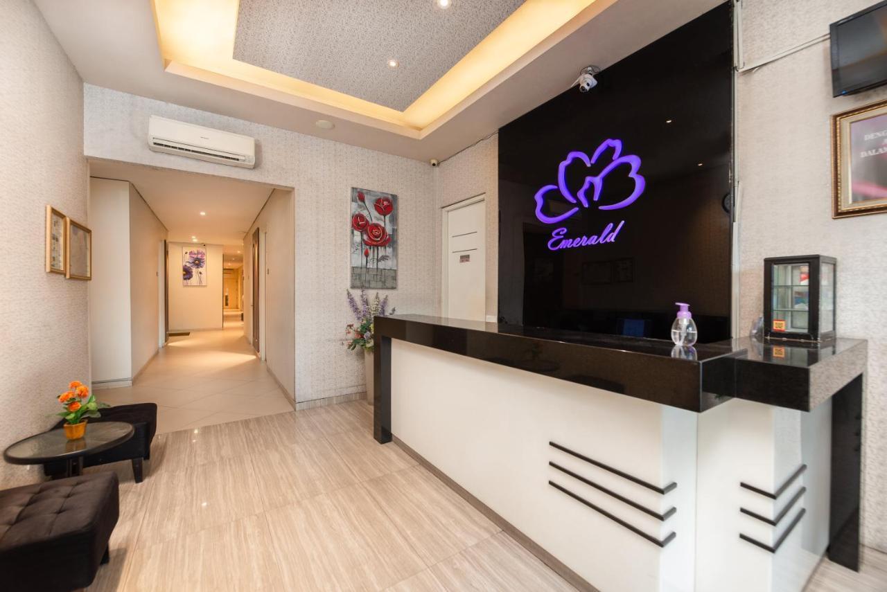 Life Emerald Hotel Surabaya Dış mekan fotoğraf