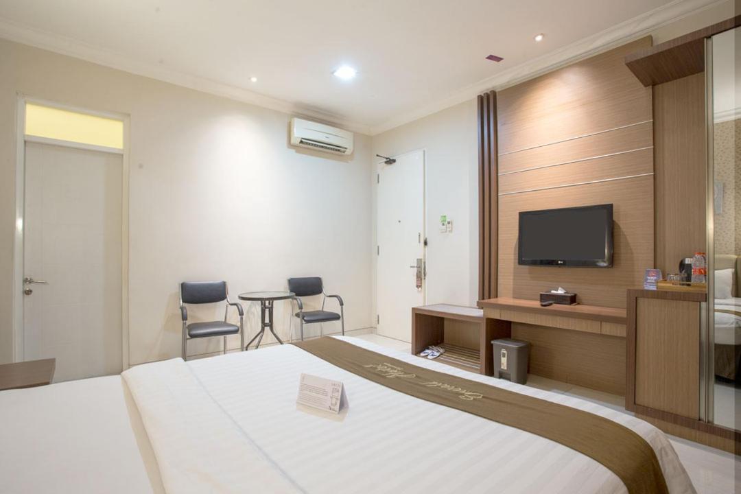 Life Emerald Hotel Surabaya Dış mekan fotoğraf