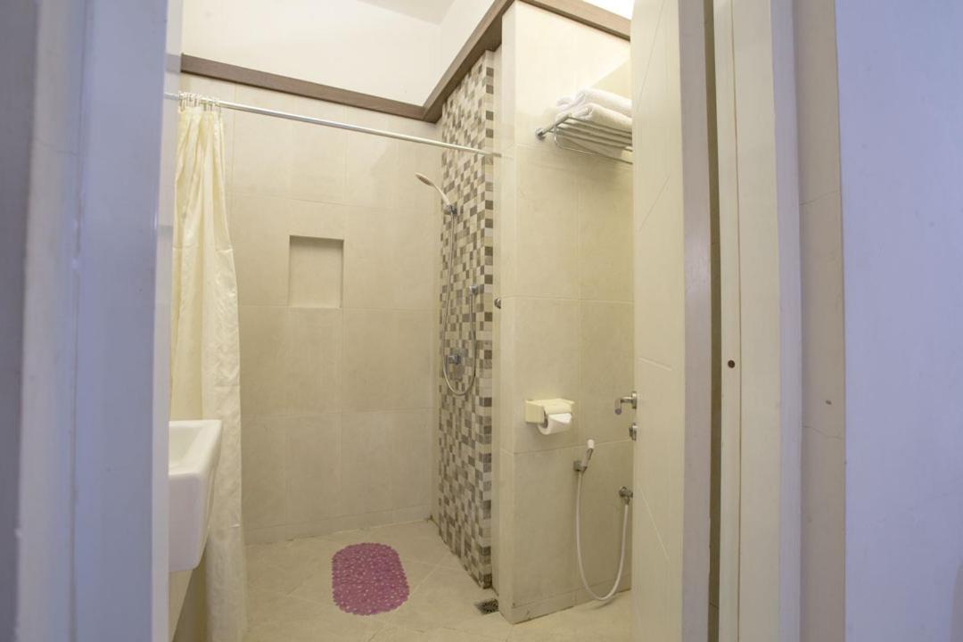 Life Emerald Hotel Surabaya Dış mekan fotoğraf
