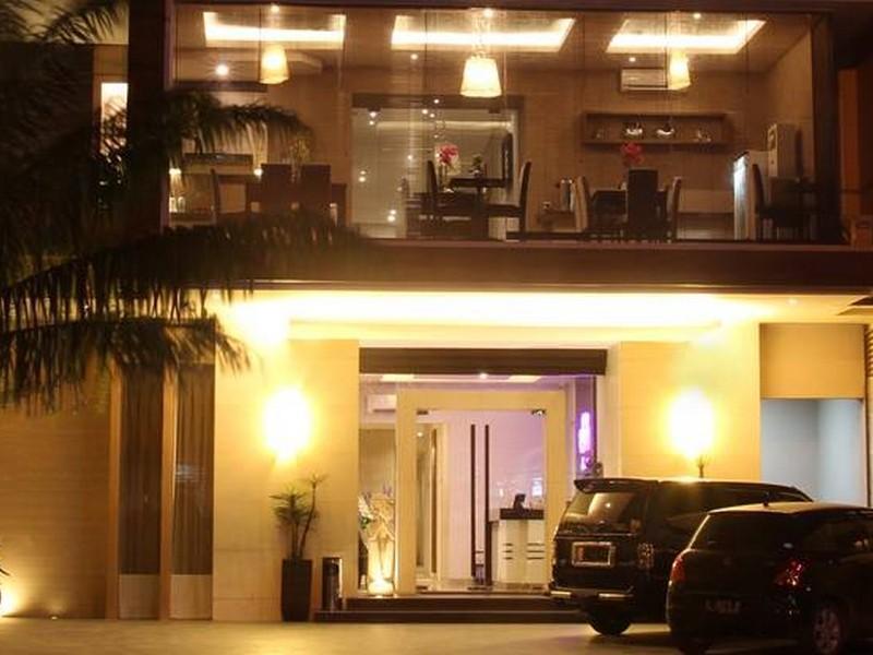 Life Emerald Hotel Surabaya Dış mekan fotoğraf