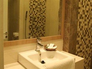 Life Emerald Hotel Surabaya Dış mekan fotoğraf